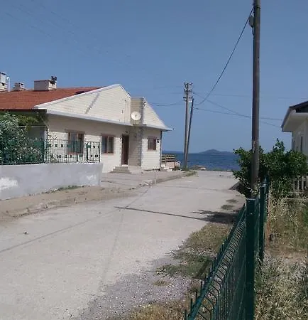 Iskelede Bir Masal Evi *
